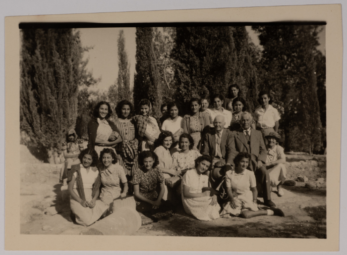 موظفي مدرسة الفرندز