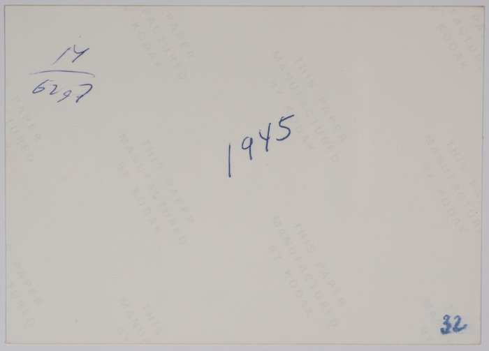 مجموعة من طالبات مدرسة الفرندز عام 1945