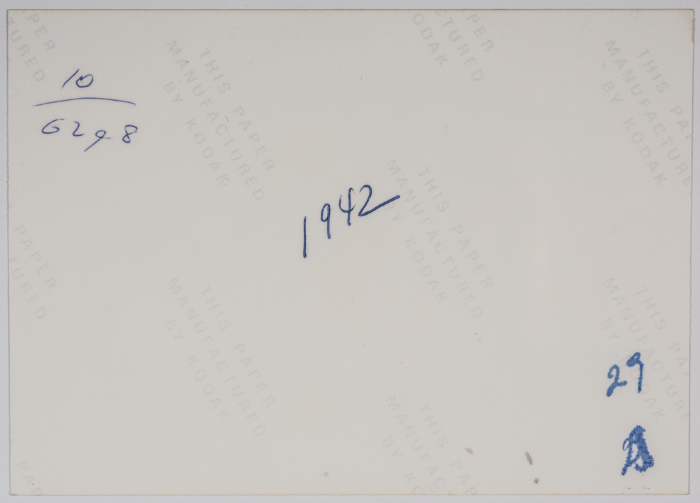 مجموعة من طالبات مدرسة الفرندز عام 1942