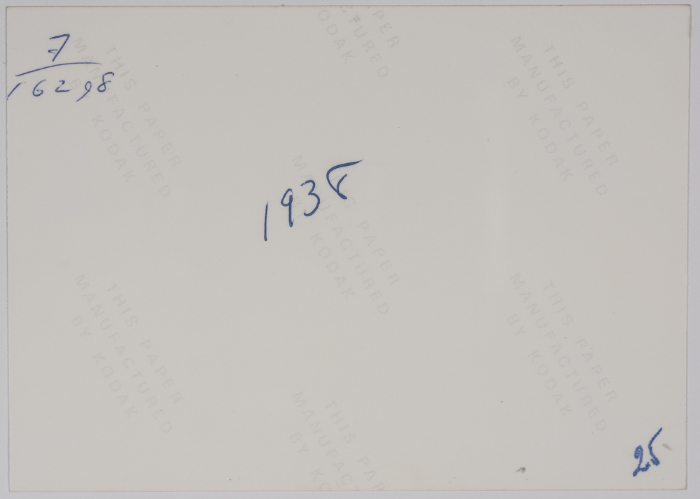 مجموعة من طالبات مدرسة الفرندز عام 1938