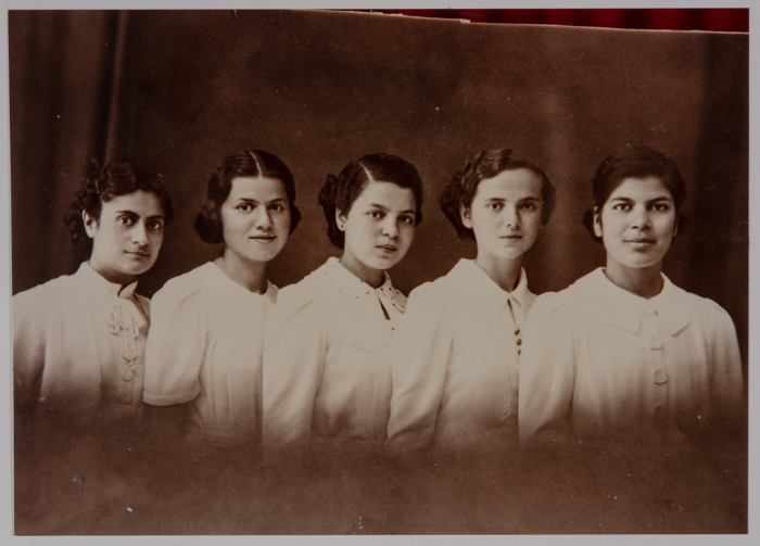 مجموعة من طالبات مدرسة الفرندز عام 1938