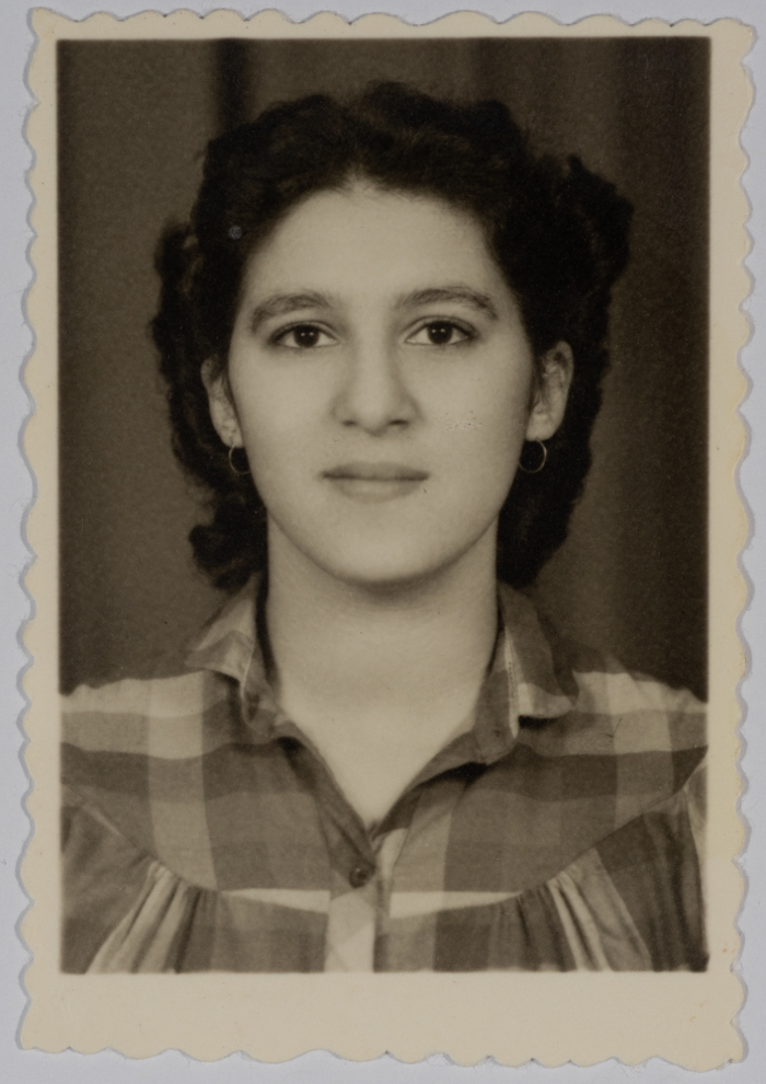 صورة شخصية لفتاة من مدرسة الفرندز