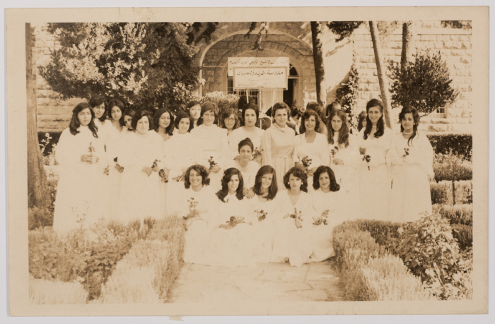 خريجات مدرسة الفرندز لعام 1976