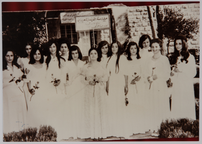 خريجات مدرسة الفرندز لعام 1975