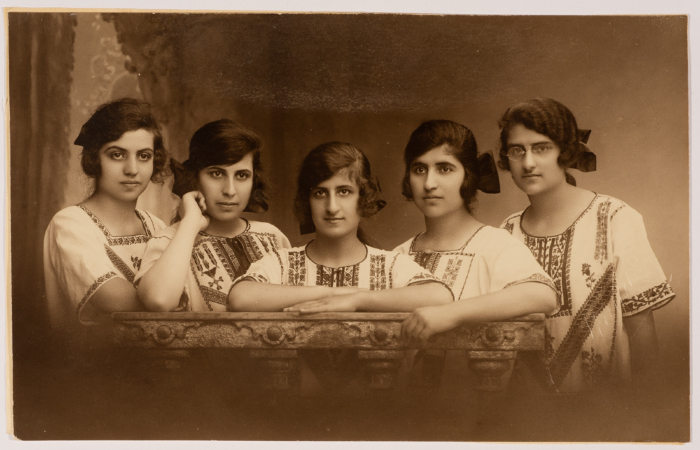 خريجات مدرسة الفرندز عام 1924