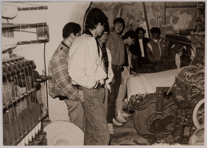 مجموعة طلاب في مصنع