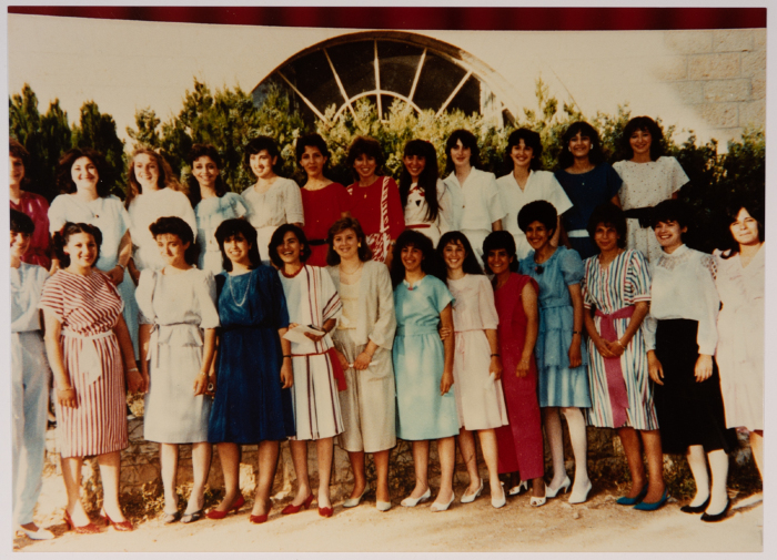 مجموعة طالبات من مدرسة الفرندز عام 1985