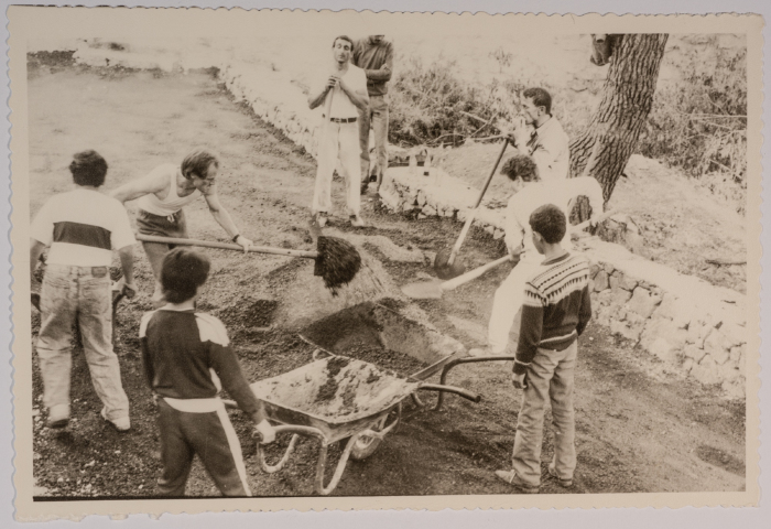 مجموعة أشخاص يعملون