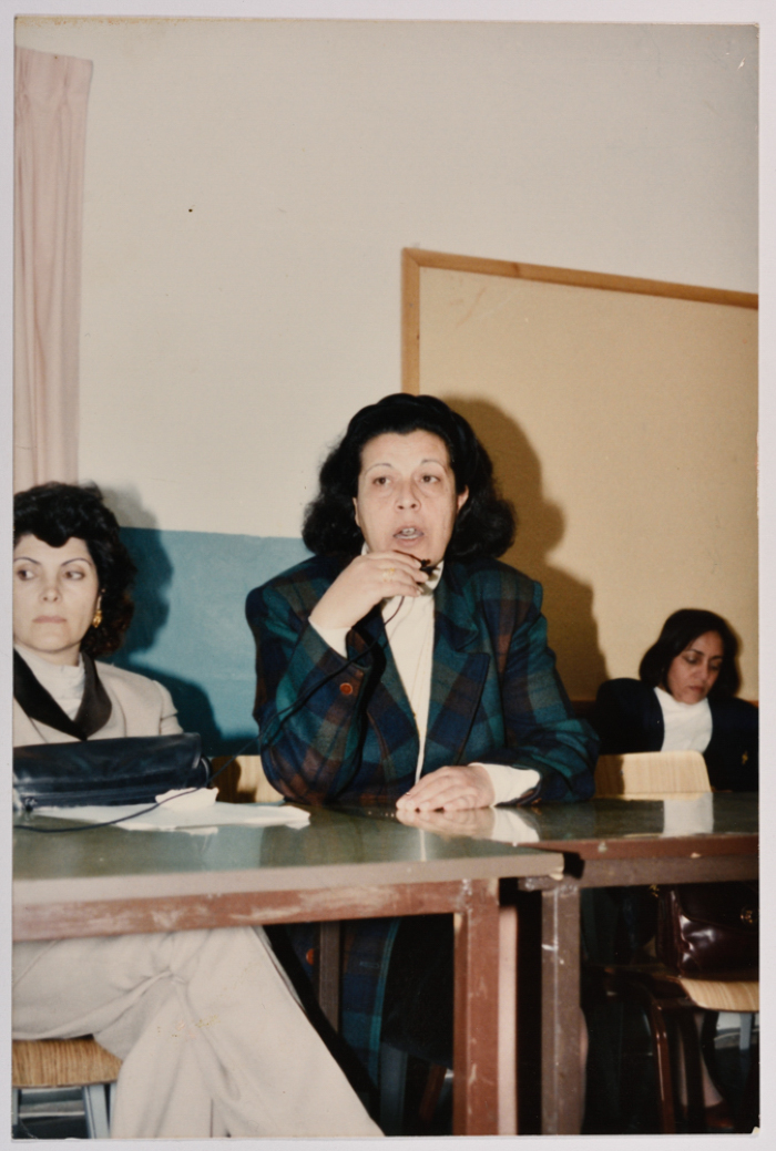 ثلاثة نساء في إجتماع