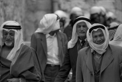 رجال عائدون من الحرم الشريف، القدس، 1988
