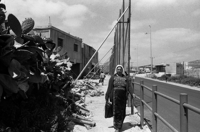 محطة باصات في مخيم دهيشة