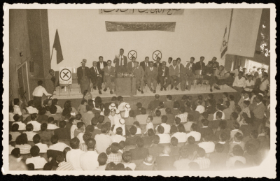 اجتماع شعبي للمطالبة بإنهاء الحكم العسكري عام 1963 