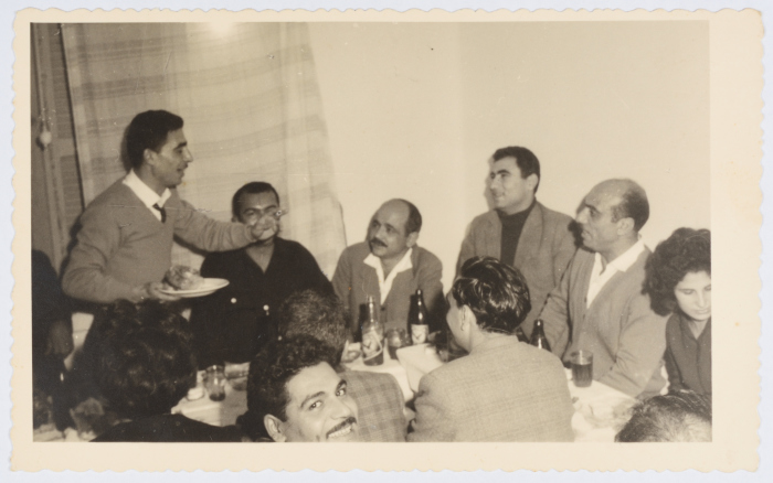 توفيق زيّاد برفقة مجموعة من الأصدقاء عام 1961 
