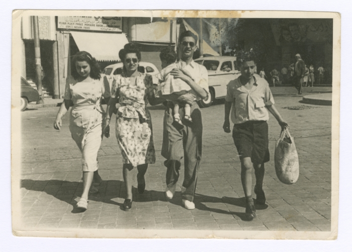 عائلة إيميل حبيبي وعائلة زوجته في بيروت بعد حرب عام 1948