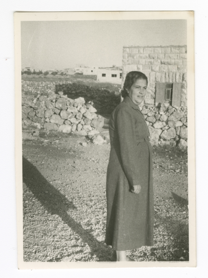 امرأة من عائلة الدجاني