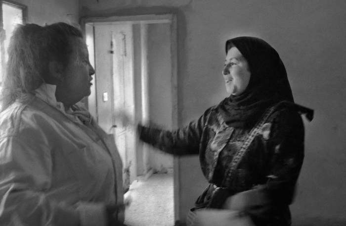 Arna Mer-Khamis with a Social Worker 
