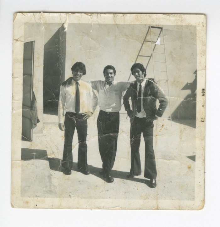 أبو شاكر مع أصدقائه في فندق بريجمان