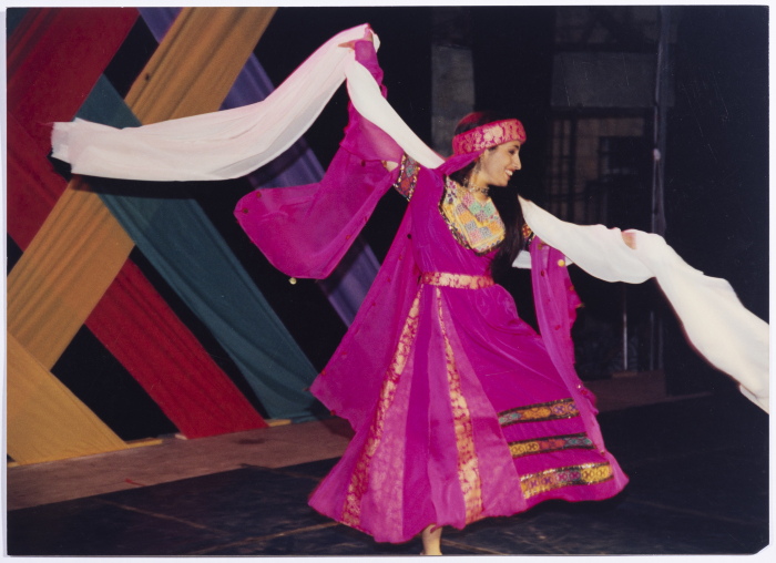 فرقة الفنون الشعبية في بيرزيت تقدم لوحات فنية راقصة في مهرجان فلسطين الدولي