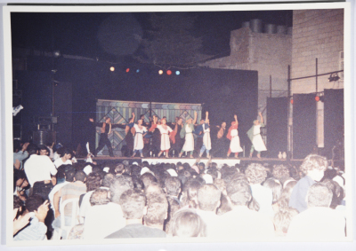 فرقة الفنون الشعبية في بيرزيت تقدم عرض 