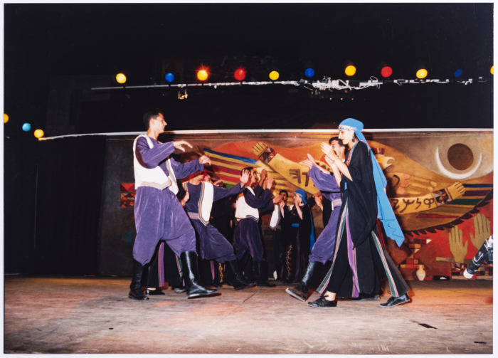 عرض لفرقة الفنون الشعبية، رام الله، 1996 
