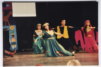 صورة من أحد عروض فرقة الفون الشعبية
