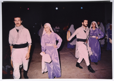 فرقة الفنون الشعبية الفلسطينية تقدم عمل فني بعنوان 