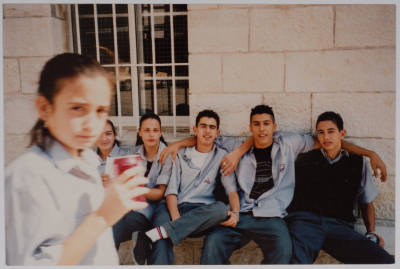 مجموعة طلاب مدرسة الفرندز في رام الله بين العامين 2003 - 2004