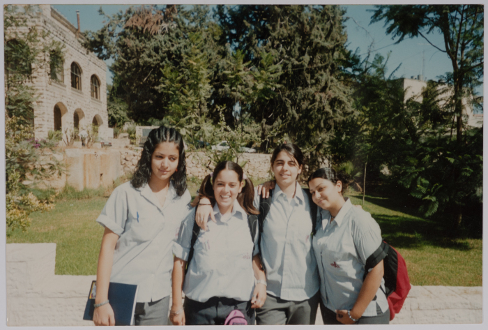 مجموعة طلاب مدرسة الفرندز في رام الله بين العامين 2003 - 2004