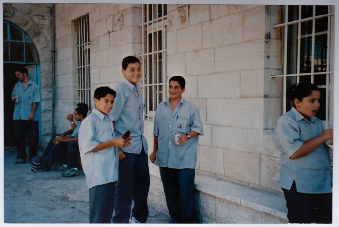 مجموعة طلاب مدرسة الفرندز في رام الله بين العامين 2003 - 2004