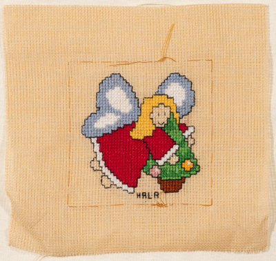 قطعة مُطرزةٌ أنتجتها نساء جمعية إنعاش المخيم، لبنان، سبعينيات القرن العشرين