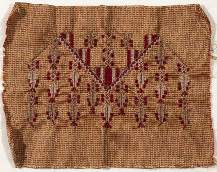 قطعة مُطرزةٌ أنتجتها نساء جمعية إنعاش المخيم، لبنان، سبعينيات القرن العشرين