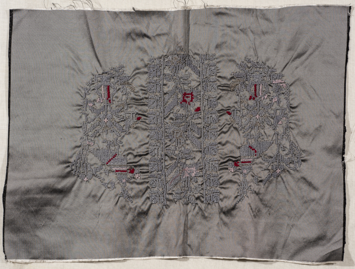 قطعة مُطرزةٌ أنتجتها نساء جمعية إنعاش المخيم، لبنان، سبعينيات القرن العشرين