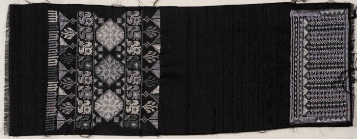 قطعة مُطرزةٌ أنتجتها نساء جمعية إنعاش المخيم، لبنان، سبعينيات القرن العشرين