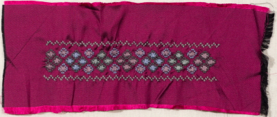 قطعة مُطرزةٌ أنتجتها نساء جمعية إنعاش المخيم، لبنان، سبعينيات القرن العشرين