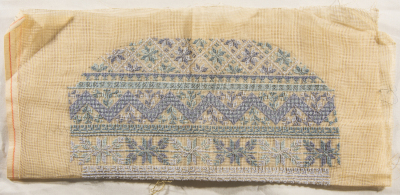 قطعة مُطرزةٌ أنتجتها نساء جمعية إنعاش المخيم، لبنان، سبعينيات القرن العشرين