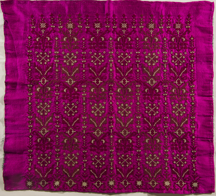 قطعة مُطرزةٌ أنتجتها نساء جمعية إنعاش المخيم، لبنان، سبعينيات القرن العشرين