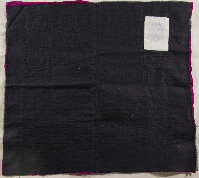 قطعة مُطرزةٌ أنتجتها نساء جمعية إنعاش المخيم، لبنان، سبعينيات القرن العشرين