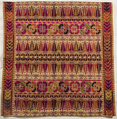 قطعة مُطرزةٌ أنتجتها نساء جمعية إنعاش المخيم، لبنان، سبعينيات القرن العشرين