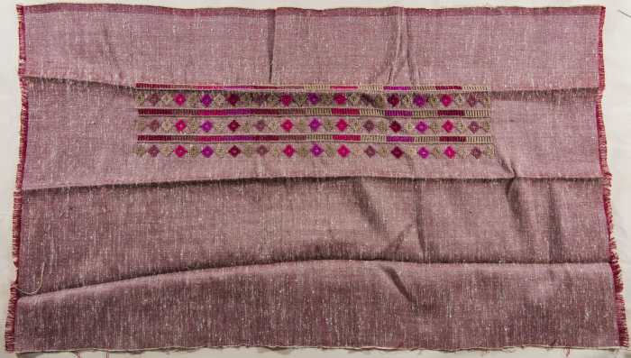 قطعة مُطرزةٌ أنتجتها نساء جمعية إنعاش المخيم، لبنان، سبعينيات القرن العشرين