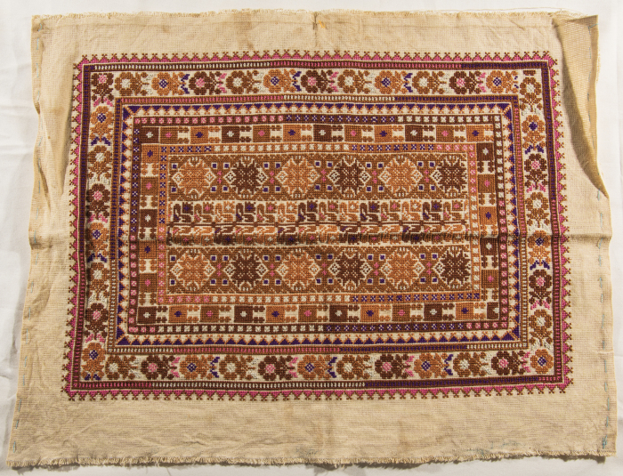 قطعة مُطرزةٌ أنتجتها نساء جمعية إنعاش المخيم، لبنان، سبعينيات القرن العشرين