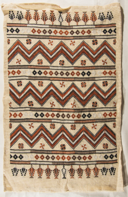 قطعة مُطرزةٌ أنتجتها نساء جمعية إنعاش المخيم، لبنان، سبعينيات القرن العشرين