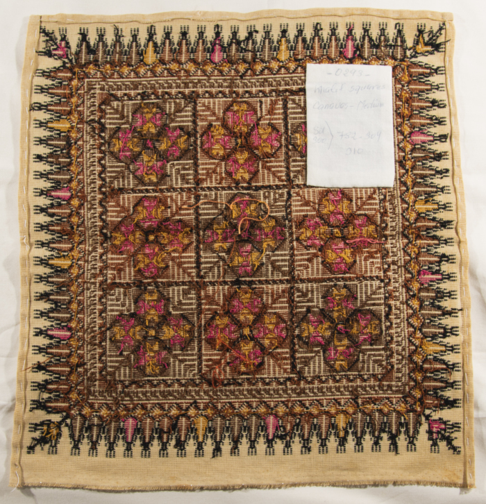 قطعة مُطرزةٌ أنتجتها نساء جمعية إنعاش المخيم، لبنان، سبعينيات القرن العشرين