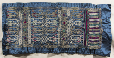 قطعة مُطرزةٌ أنتجتها نساء جمعية إنعاش المخيم، لبنان، سبعينيات القرن العشرين