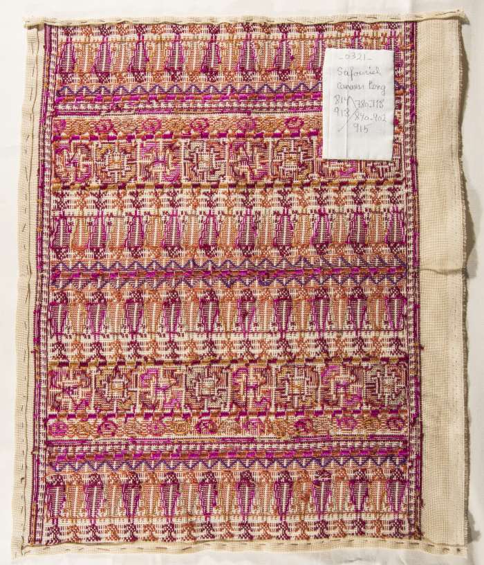 قطعة مُطرزةٌ أنتجتها نساء جمعية إنعاش المخيم، لبنان، سبعينيات القرن العشرين