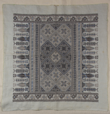 قطعة مُطرزةٌ أنتجتها نساء جمعية إنعاش المخيم، لبنان، سبعينيات القرن العشرين