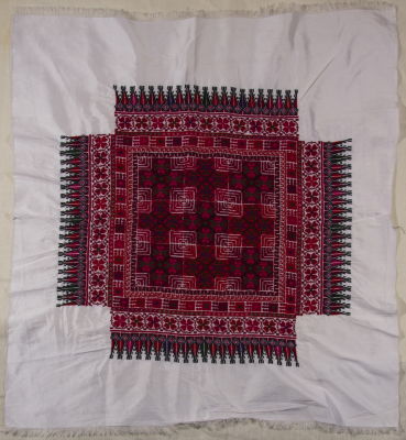 قطعة مُطرزةٌ أنتجتها نساء جمعية إنعاش المخيم، لبنان، سبعينيات القرن العشرين