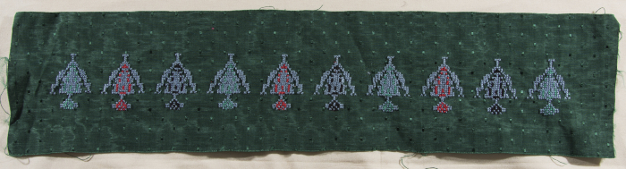 قطعة مُطرزةٌ أنتجتها نساء جمعية إنعاش المخيم، لبنان، سبعينيات القرن العشرين