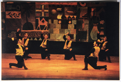 فرقة الفنون الشعبية الفلسطينية تقدم عرضاً فينا في لبنان