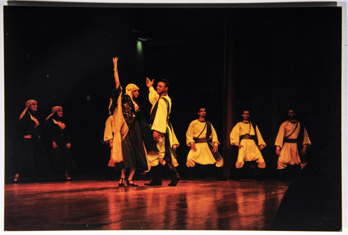 فرقة الفنون الشعبية الفلسطينية تقدم عرضاً فينا في لبنان