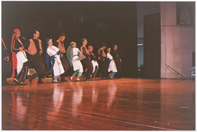 مشاركة فرقة الفنون الشعبية في مهرجان من أجلك يا قدس في الامارات عام 1996